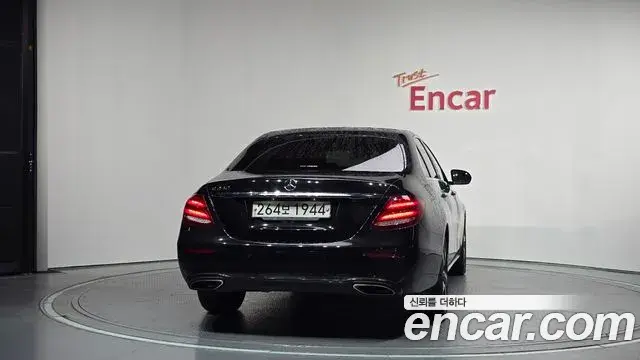 Mercedes-Benz E-Class 2019 — Фото 4/20