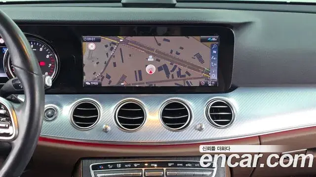 Mercedes-Benz E-Class 2019 — Фото 12/20