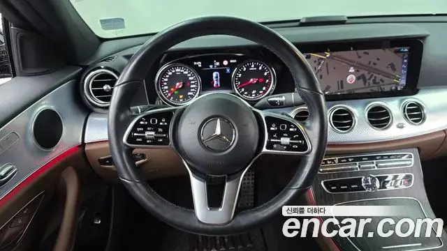Mercedes-Benz E-Class 2019 — Фото 13/20