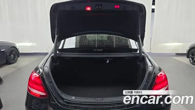 Mercedes-Benz E-Class 2019 — Фото 20/20