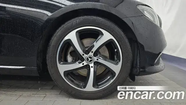 Mercedes-Benz E-Class 2019 — Photo 24/31