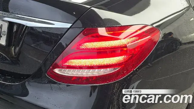 Mercedes-Benz E-Class 2019 — Photo 30/31