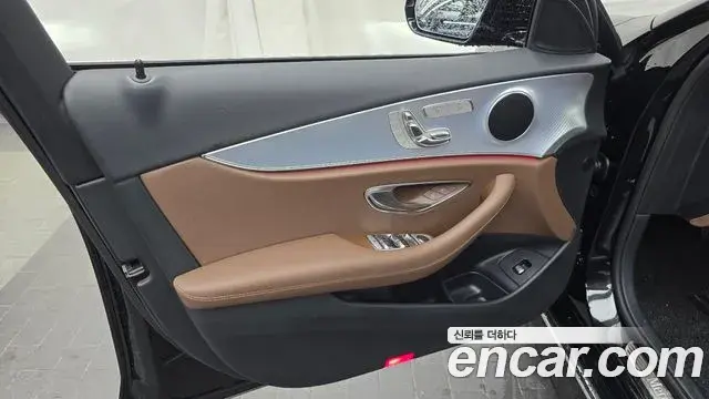 Mercedes-Benz E-Class 2019 — Photo 31/31