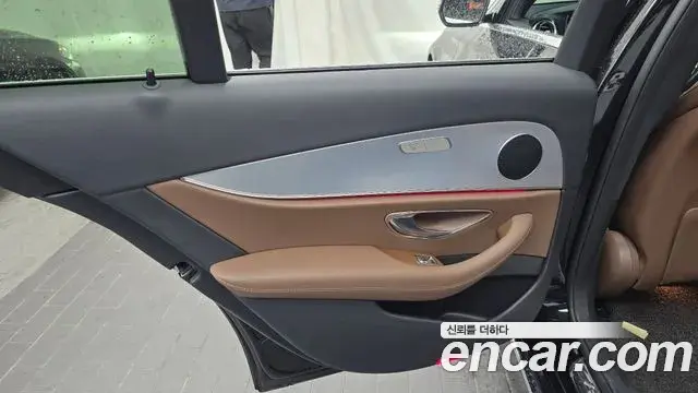Mercedes-Benz E-Class 2019 — Photo 15/31