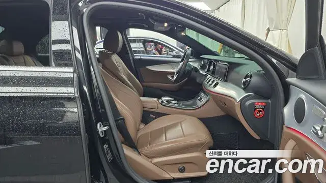 Mercedes-Benz E-Class 2019 — Photo 11/31