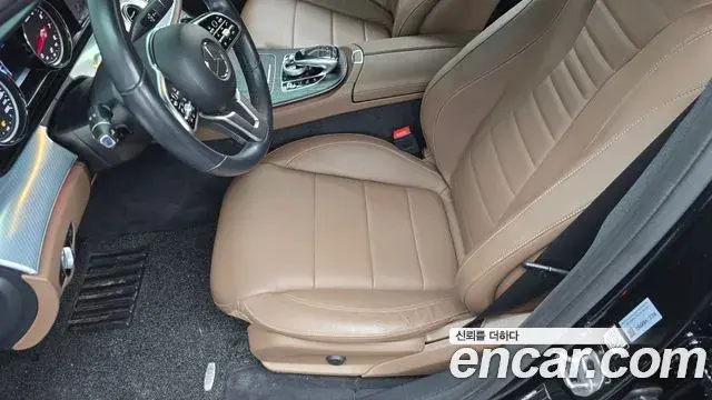 Mercedes-Benz E-Class 2019 — Photo 4/31