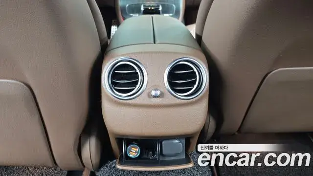 Mercedes-Benz E-Class 2019 — Photo 16/31