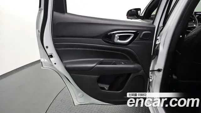 Jeep Compass 2022 — Photo 17/33