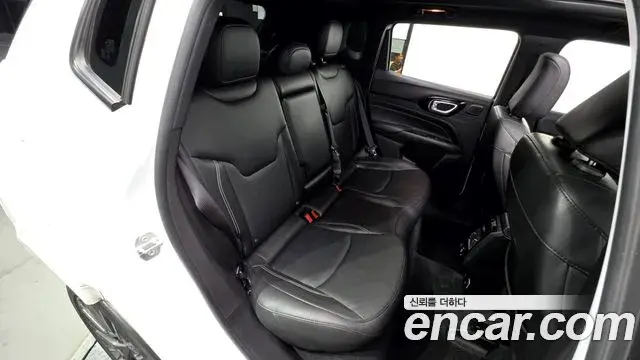 Jeep Compass 2022 — Photo 24/33