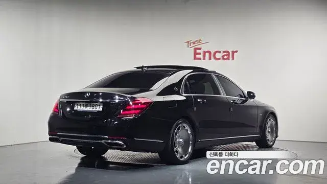Mercedes-Benz S-Class 2020 — Photo 11/36