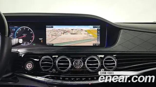 Mercedes-Benz S-Class 2020 — Photo 15/36