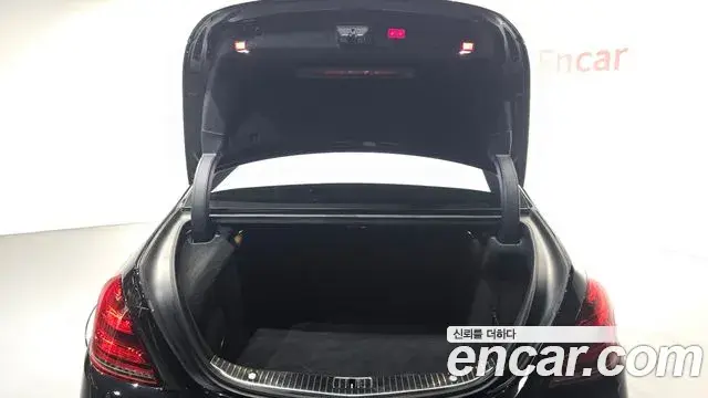 Mercedes-Benz S-Class 2020 — Photo 14/36
