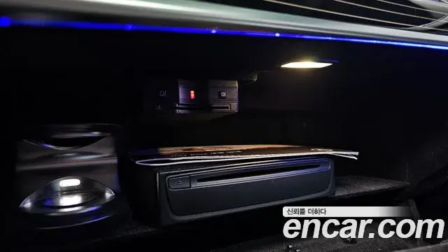 Mercedes-Benz S-Class 2020 — Photo 18/36