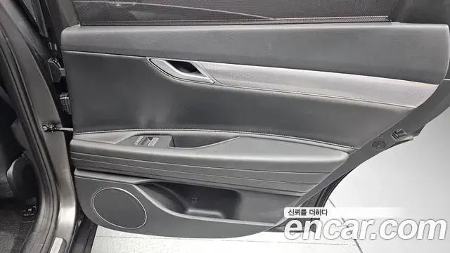 Genesis G80 2022 — Photo 28/30