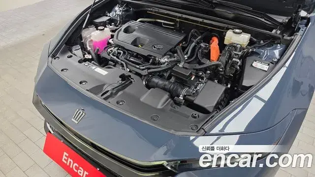 Toyota Crown Crossover 2025 — Şəkil 28/30