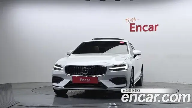 Volvo S60 2019 — Photo 9/20