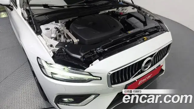 Volvo S60 2019 — Photo 3/20