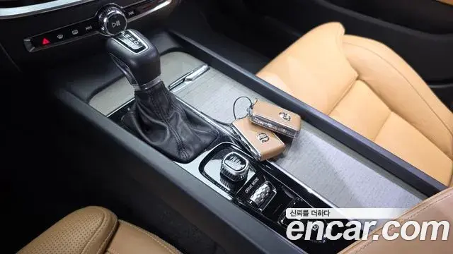 Volvo S60 2019 — Photo 12/20
