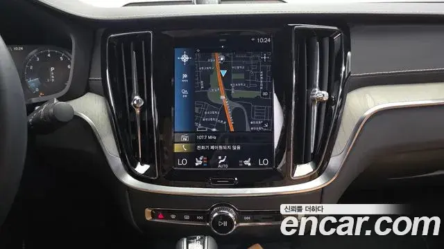 Volvo S60 2019 — Photo 10/20