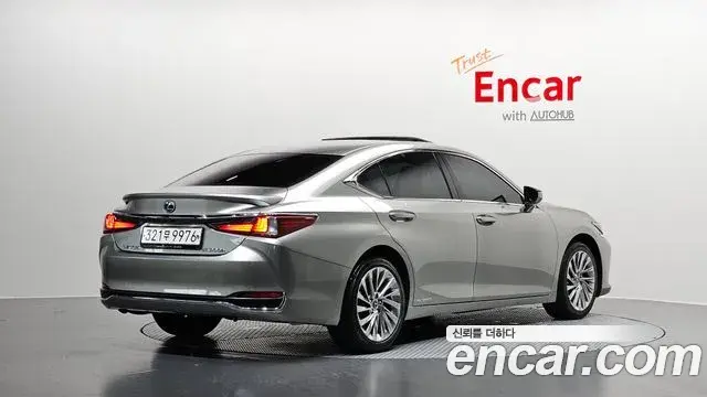 Lexus ES300h 2021 — Şəkil 20/30