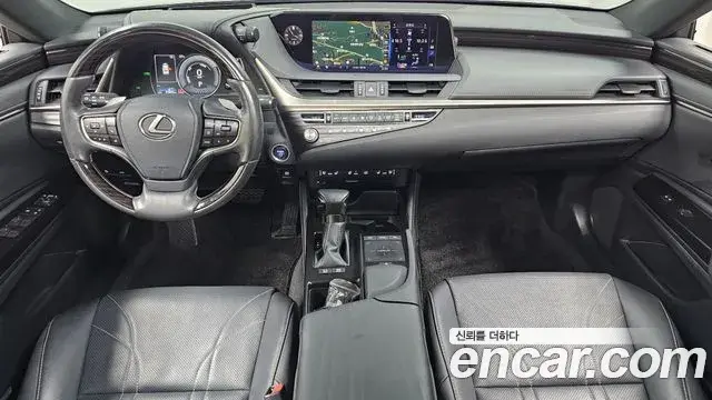 Lexus ES300h 2021 — Şəkil 29/30