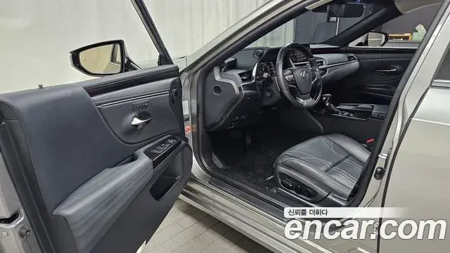 Lexus ES300h 2021 — Şəkil 4/30