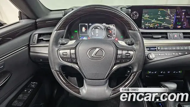 Lexus ES300h 2021 — Şəkil 17/30
