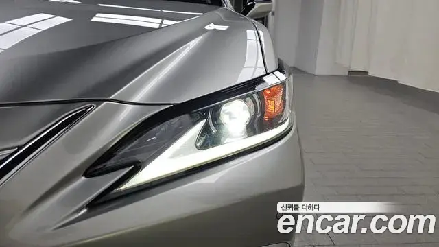 Lexus ES300h 2021 — Şəkil 12/30