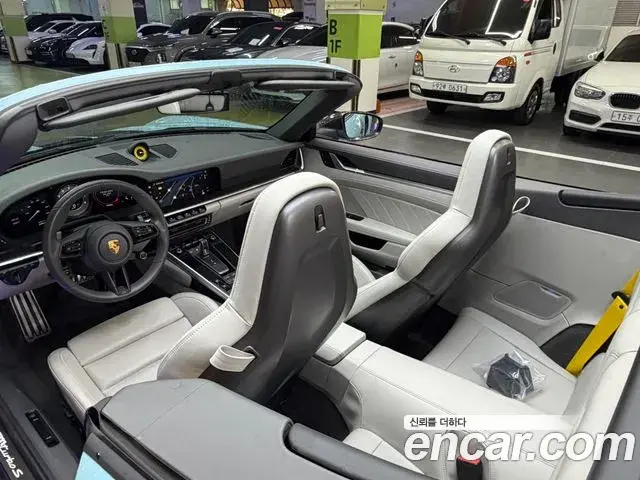 Porsche 911 2022 — Şəkil 8/20