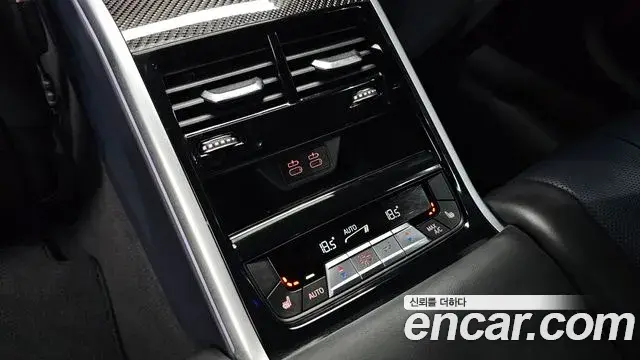 BMW 8 Series 2025 — Photo 12/35