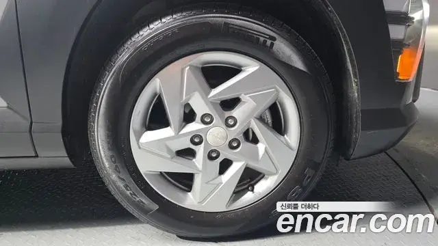 Hyundai Kona Hybrid 2023 — ფოტო 29/30