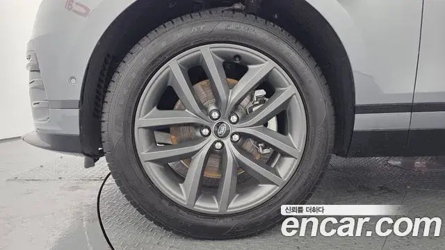Land Rover Range Rover Velar 2025 — Şəkil 16/20
