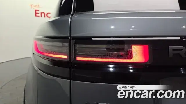 Land Rover Range Rover Velar 2025 — Şəkil 4/20