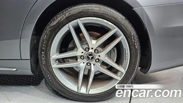 Mercedes-Benz S-Class 2020 — Photo 8/32