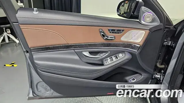 Mercedes-Benz S-Class 2020 — Photo 9/32