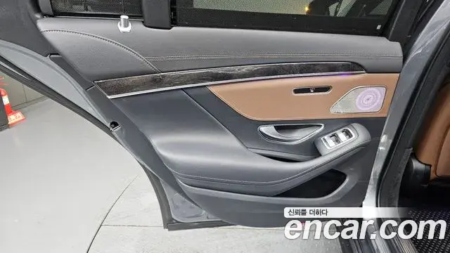 Mercedes-Benz S-Class 2020 — Photo 24/32