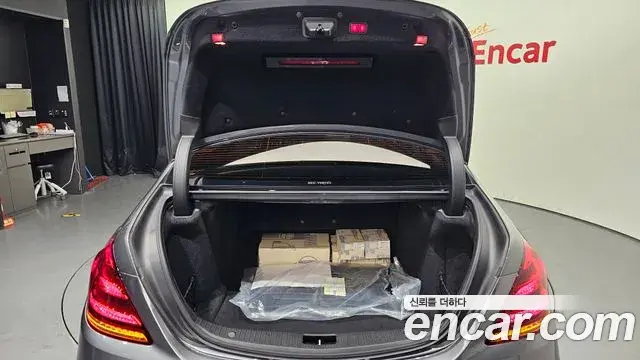 Mercedes-Benz S-Class 2020 — Photo 18/32