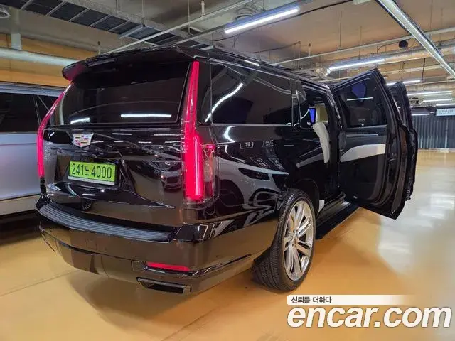 Cadillac Escalade 2025 — Photo 13/20