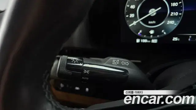 Kia Carnival 2021 — Şəkil 22/34