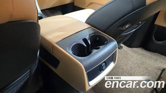 Kia Carnival 2021 — Şəkil 23/34