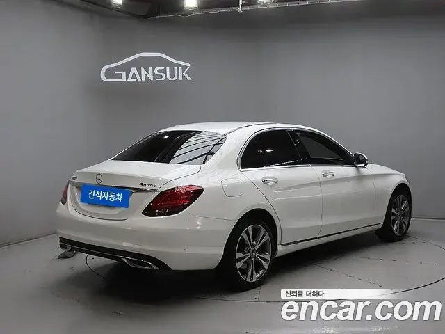 Mercedes-Benz C-Class 2020 — Photo 7/20