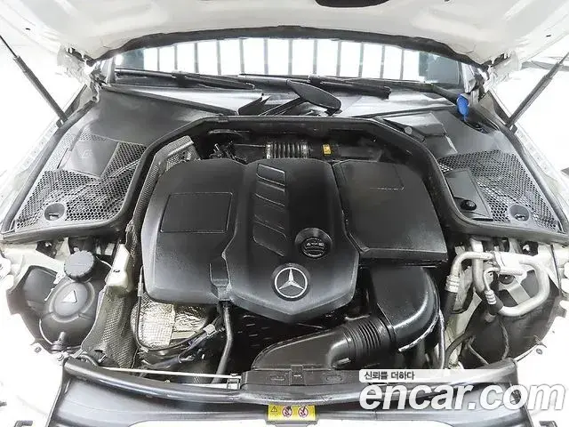 Mercedes-Benz C-Class 2020 — Photo 3/20