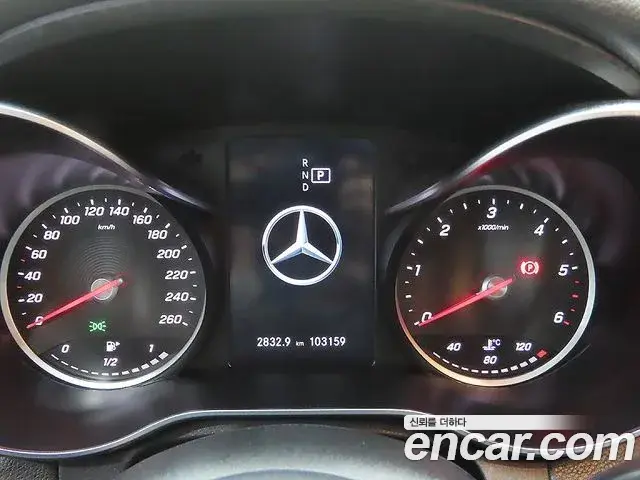 Mercedes-Benz C-Class 2020 — Photo 1/20