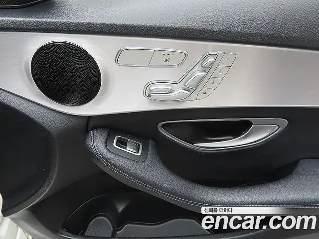 Mercedes-Benz C-Class 2020 — Photo 16/20