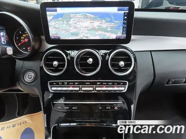 Mercedes-Benz C-Class 2020 — Photo 9/20
