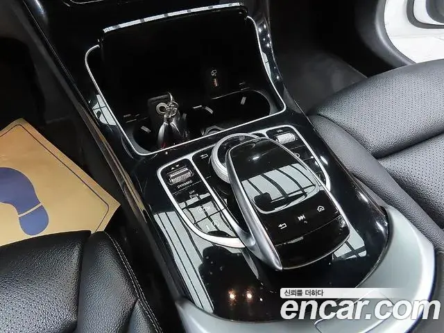 Mercedes-Benz C-Class 2020 — Photo 18/20