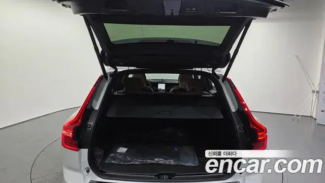 Volvo XC60 2022 — Фото 20/20