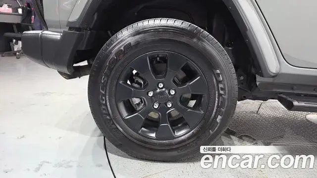 Jeep Wrangler 2023 — Şəkil 29/33
