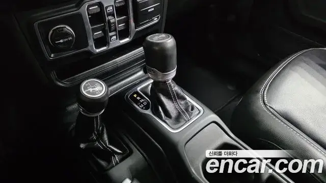 Jeep Wrangler 2023 — Şəkil 12/33