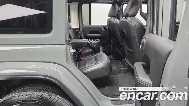 Jeep Wrangler 2023 — Şəkil 27/33